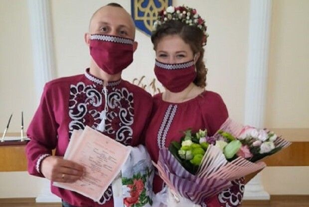 Стали на рушничок щастя у день вишиванки 