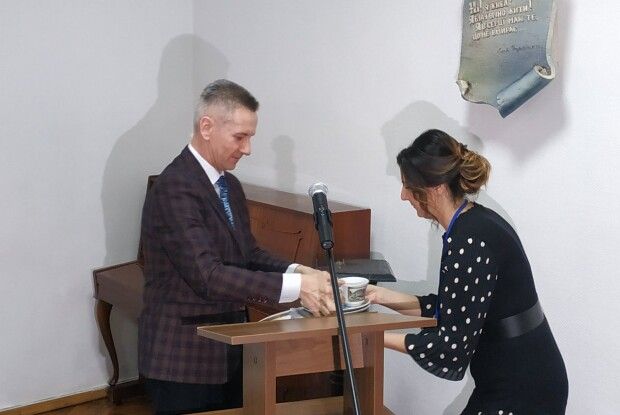 Колядяжненському музею подарували посуд з Криму (Фото)