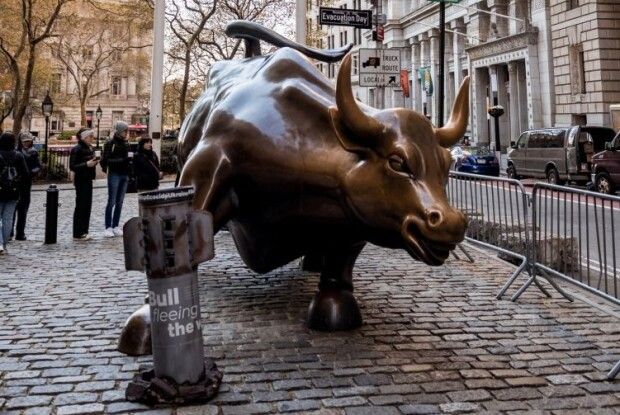 Ракета рашистів «прилетіла» до нью-йоркського бика (Фото)