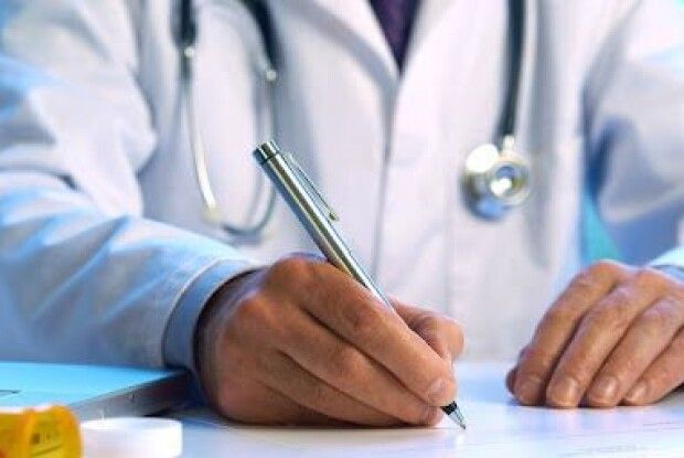 60-річний лікар-гінеколог «лікував» своїх пацієнток «цілющим сексом»