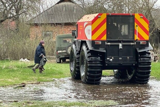 «Богун» з Ковеля бореться з великою водою на Чернігівщині