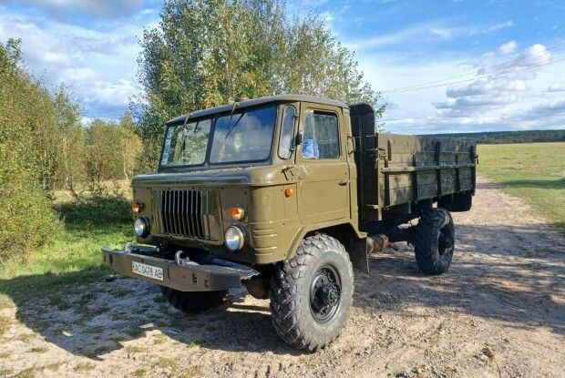 Громада на Волині передала військовим авто покращеної прохідності