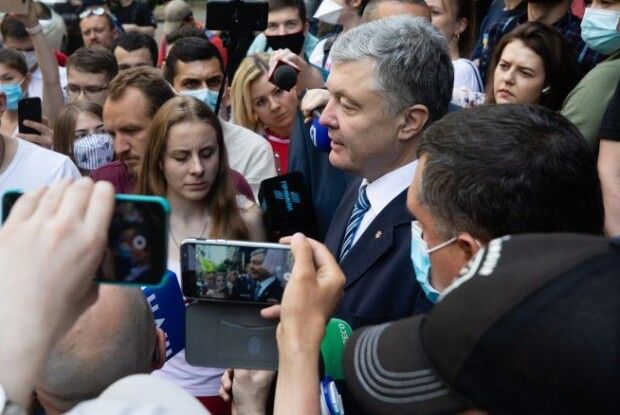 В Офісі генпрокурора готують дві кримінальні справи проти Порошенка за хуліганство – адвокат Ілля Новіков