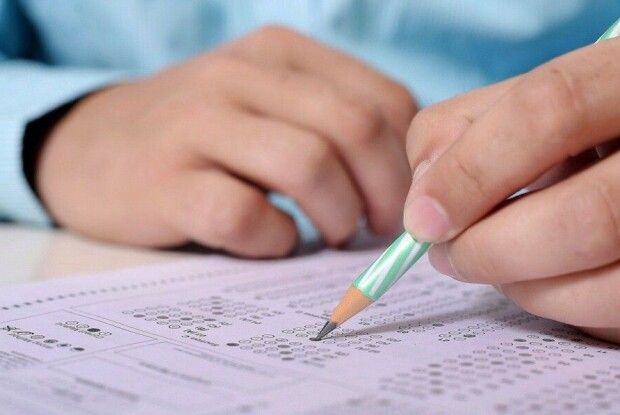 Троє школярів із Волині склали мультитест на 600 балів: усі цифри по області