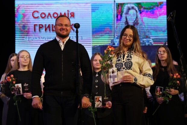 «Овація»: в Луцьку урочисто нагородили юних художників та музикантів