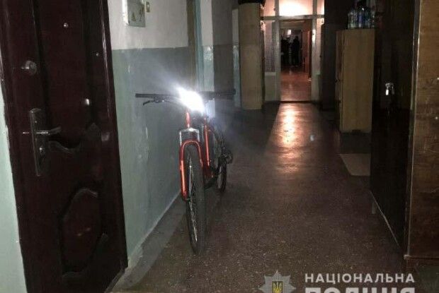 Від такої не втечеш: глупої ночі пильна 33-річна рівнянка злапала 22-літнього злодія разом із краденим сусідським велосипедом 