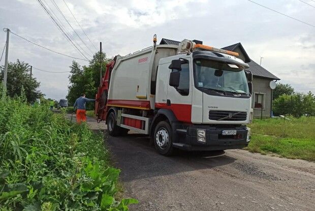 Новенькі сміттєвози виїхали на вулиці Рожища