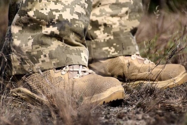 Українських десантників перевзують у черевики нового зразка