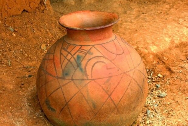 Дитину живцем поховали у глечику під землею. Вона вижила