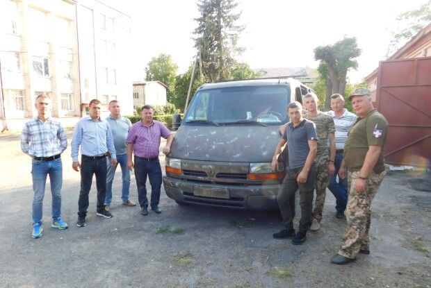 Горохівчани знову передали автомобіль для ЗСУ