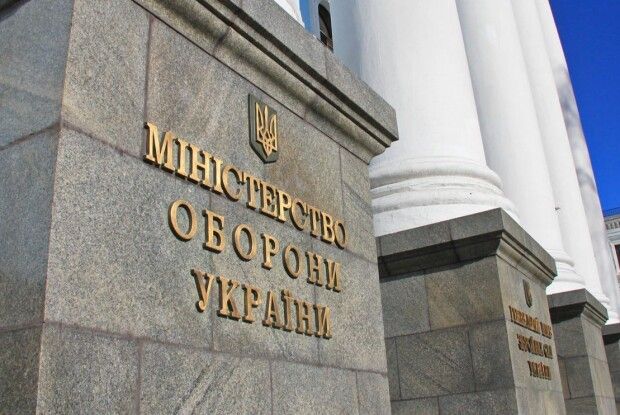 Скандал із закупівлею військової форми: Міноборони вину заперечує
