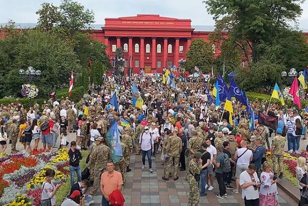 Києвом крокує багатотисячний Марш Незалежності (Відео наживо)