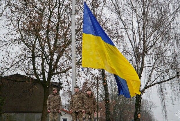 У місті на Волині замайорів 15-метровий прапор України
