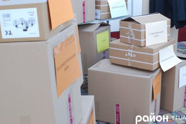 Атовцям та їхнім діткам подарували  класичні костюми та вишиванки 