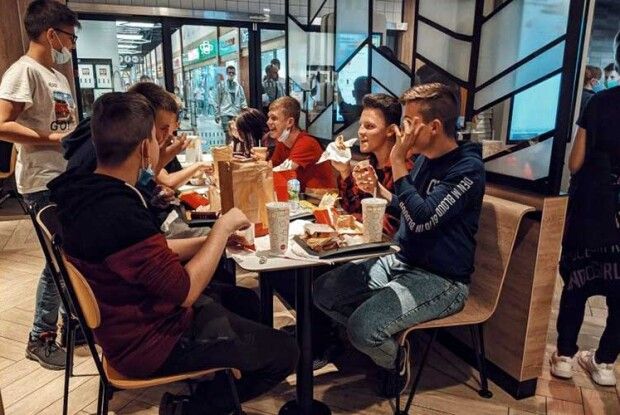 «МакДональдс» в Луцьку, дружба з гадюкою та мари в зоопарку. Наша ранкова добірка  