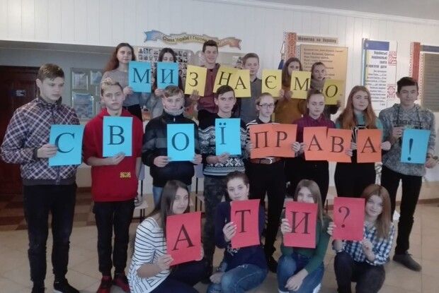 Про відповідальність неповнолітніх учням розповіла прокурор