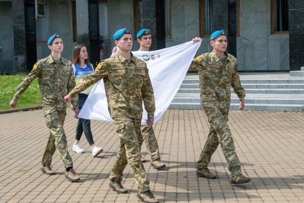 На Волині підняли Олімпійський прапор