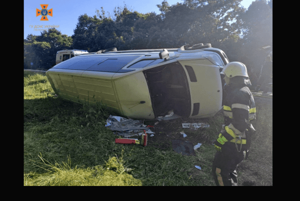 На Волині зіткнулися автобус та вантажівка: шестеро травмованих