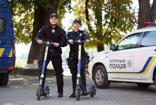 Вперше в Україні в Ужгороді запустили патрулі на електросамокатах