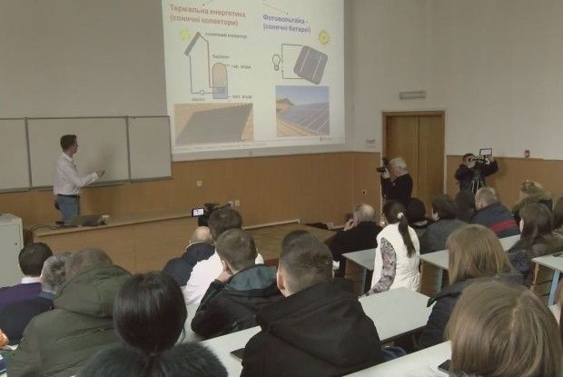 Випусник СНУ розповів нинішнім студентам про новітні методи добування енергії (Відео)