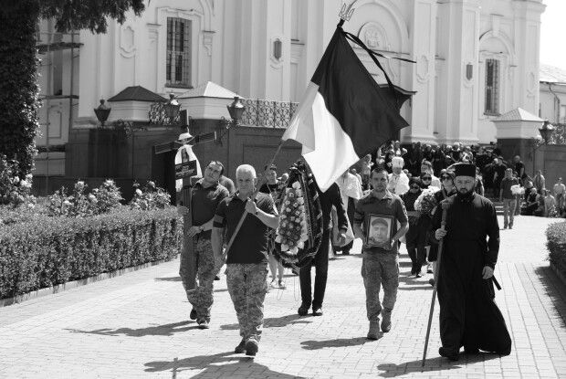 Ще один Герой пішов на небеса: у Луцьку провели в останню путь Антона Оконя