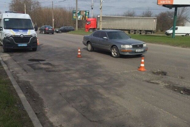 У Луцьку поліцейські міряли глибину вибоїн (Відео)