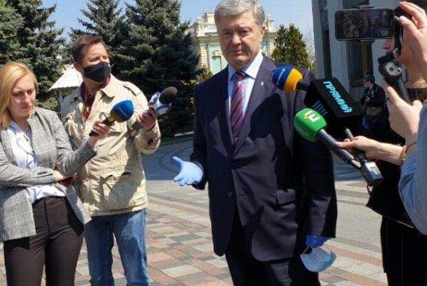 Порошенко: «Фракція Зеленського єдина не дає підписів для законів про страхування лікарів та масове тестування»