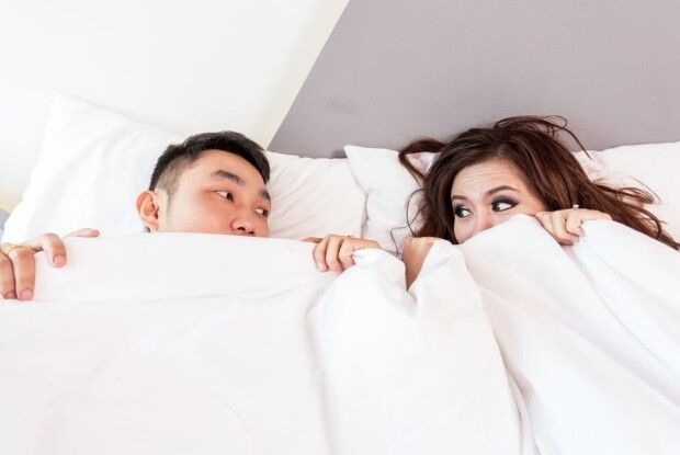 Жінка випадково запросила батька на трансляцію сексу з чоловіком