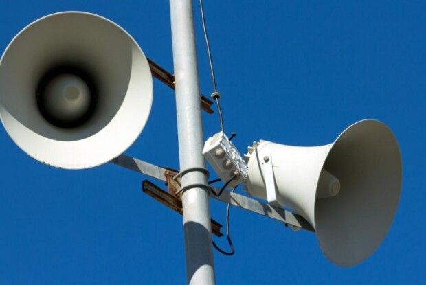 В МВС радять українцям поки до оповіщення сирени перебувати вдома, але тримати готовою «тривожну валізу»