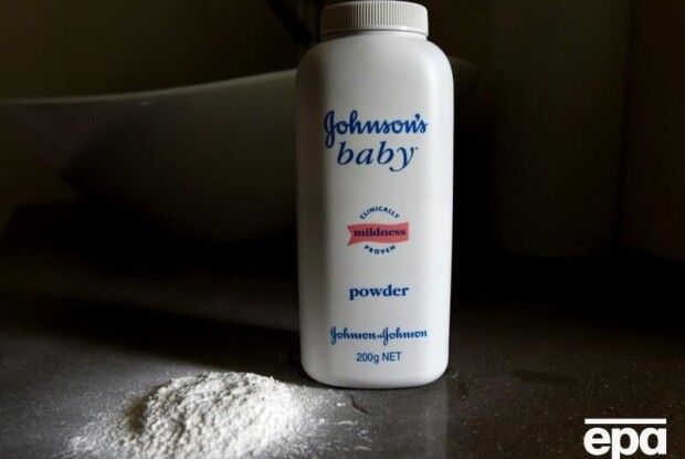 Сім'ї жінки, яка користувалася присипкою «Johnson & Johnson», виплатять майже мільярд доларів
