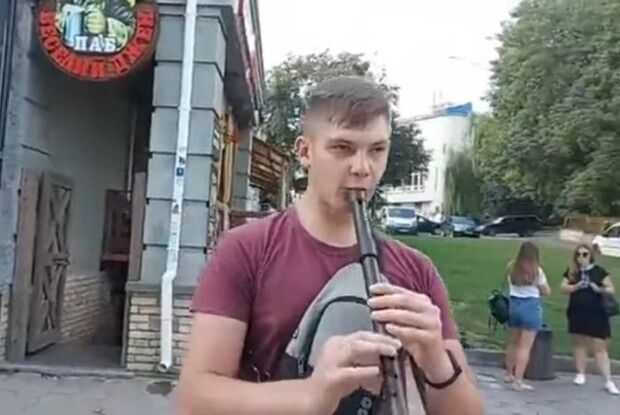 Волинянин, який з «Kalush Orchestra» переміг на Євробаченні-2022, кілька місяців тому грав у центрі Луцька (Відео)