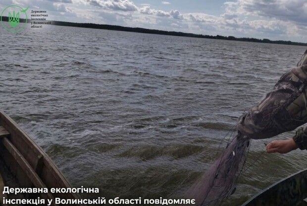 На Волині екологи вилучили 400 метрів рибальських сіток
