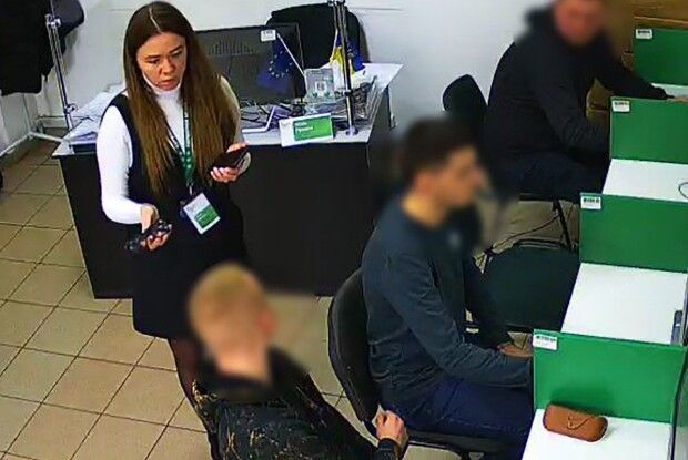Ґаджет не допоміг: на Львівщині чоловік намагався схитрувати на екзамені з водіння