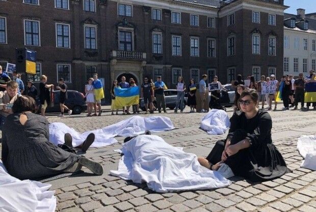 У центрі Копенгагена ревли сирени, лунали імітовані вибухи та звучав Гімн України