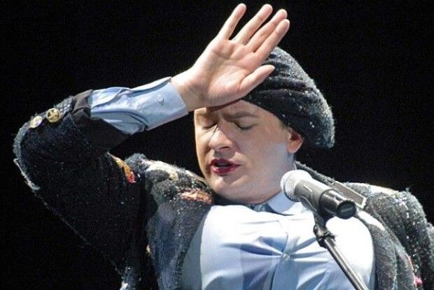 Вєрка Сердючка знову «приміряла» костюмчик провідниці (Фотожарт)