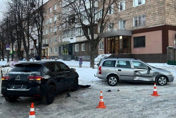 У Луцьку ДТП: водій не надав переваги у русі