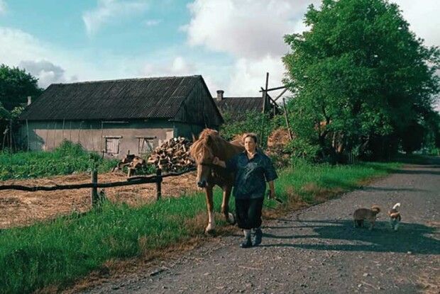 Історія волинянки, яка пише вірші, малює та співає: «Не тривожусь, не ревную, як нема, то начаклую…»