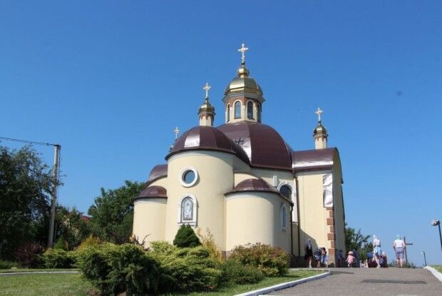 У селі під Луцьком священник разом із дружиною організував духовний центр 