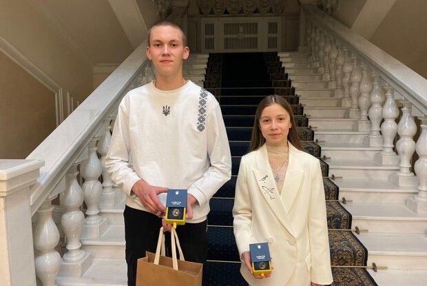 10-річна співачка та 17-річний автомеханік із Рівненщини отримали президентські відзнаки