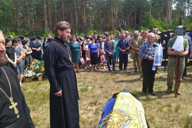 Волинь – у жалобі: сотні людей прийшли на похорон молодого Воїна (Фото)