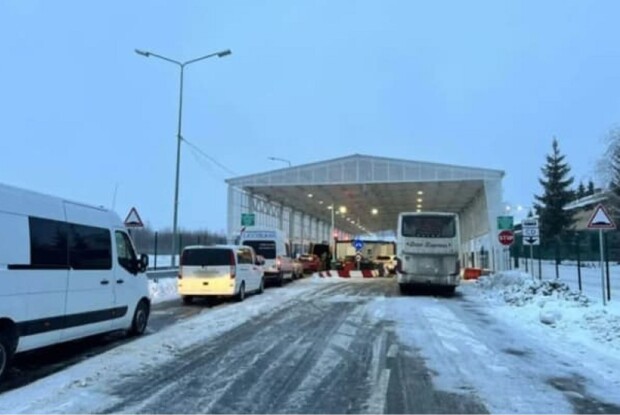 На кордоні Волині з Польщею – знову великі автомобільні черги
