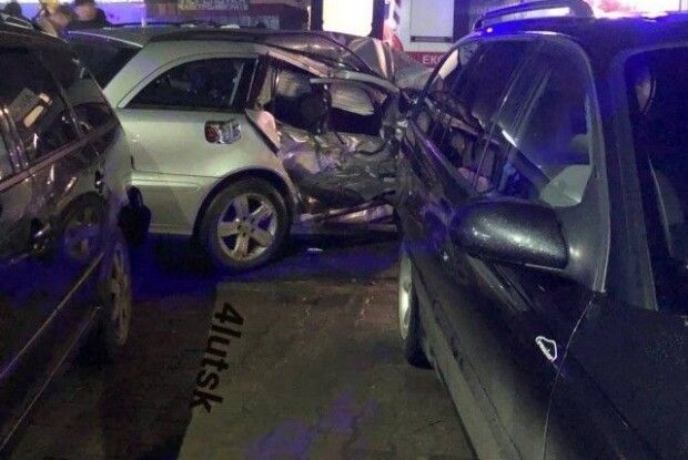 На Волині зіткнулися Mercedes та Jeep: двох людей шпиталізували