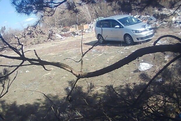 На Волині фотопастка зафіксувала авто «героїв» сміттєвих гір (Фото)