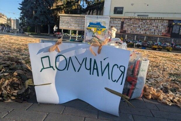 В обласному центрі Волині сплели гігантську маскувальну сітку