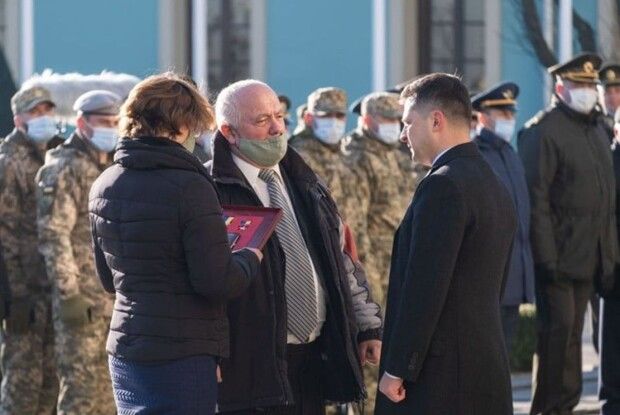 Президент вручив Золоту Зірку Героя України батькові загиблого айдарівця з Волині