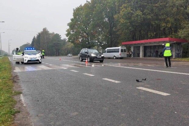 Не впорався з керуванням: на трасі Луцьк — Володимир на пішохідному переході збили жінку