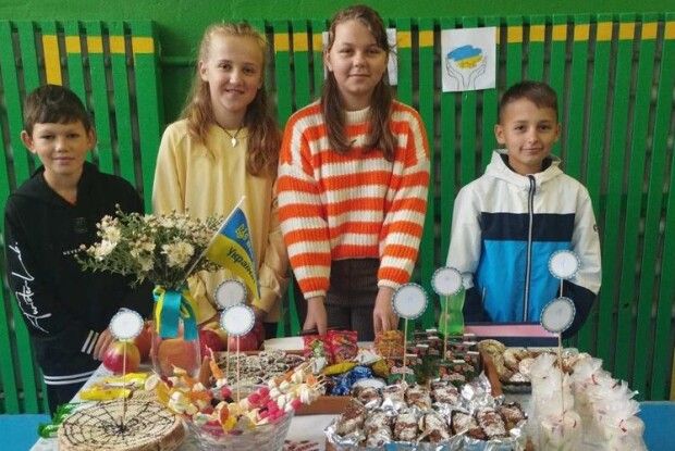 Одна з найменших шкіл Волині передала 11 тисяч гривень для ЗСУ (Фото)