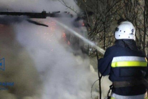 На Волині через коротке замикання загорілася літня кухня (Фото)