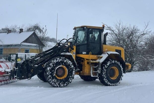 У громаді на Волині дороги допомагали розчищати аграрії