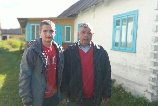 Сільський музикант, овдовівши,  став для сина і татом, і мамою